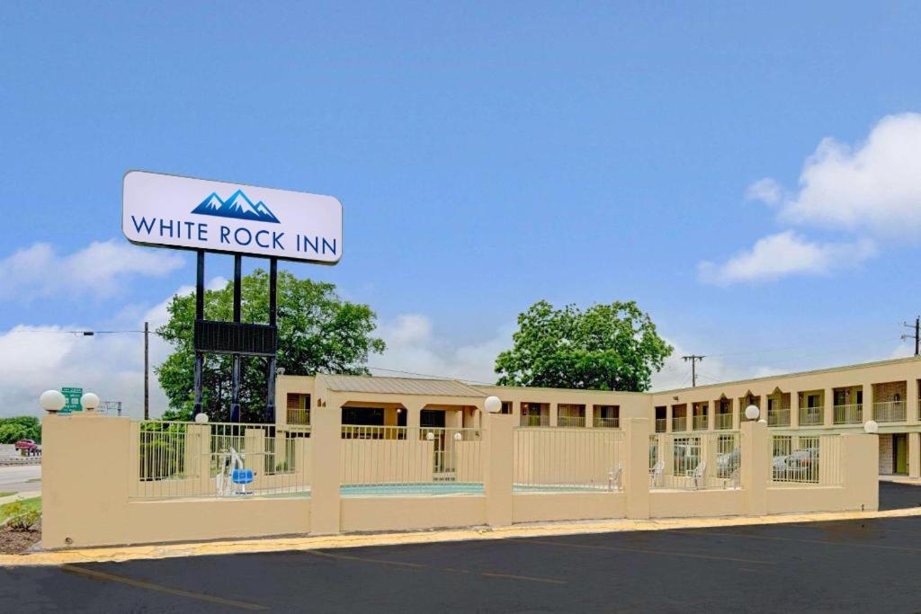 White Rock Inn Сан Маркос Екстериор снимка